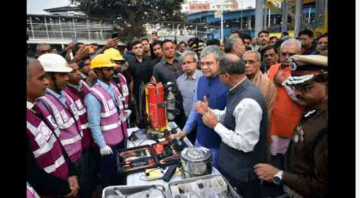 Union Minister Ashwini Vaishnaw reviews Jhusi Railway station facilities in Uttar Pradesh