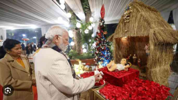 PM Modi Joins Christmas Celebrations at Minister's Home