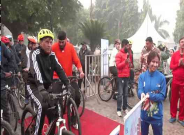 Mansukh Mandaviya Joins CRPF and ITBP for 'Fit India Sunday on Cycle' Initiative