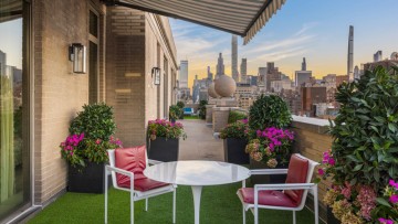 Discover six stunning homes featuring amazing balconies that elevate your living experience to new heights of joy and comfort!