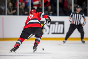 Discover the exciting TikTok trend that’s turning ice hockey rinks into fun-filled aquarium experiences for everyone to enjoy and celebrate together!