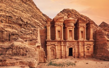Excited to explore one of the seven wonders of the world in 2026? Here’s your friendly guide to making it happen!