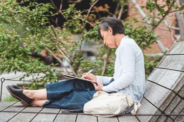 Discover how journaling can boost your mental health and help you express your feelings more freely and joyfully with this uplifting guide