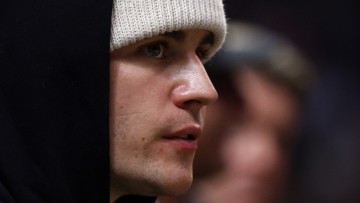 Justin Bieber responds positively to his mom's prayer request with love and understanding, keeping the vibe uplifting and joyful for everyone involved!