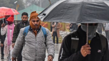 Rain is on the way tonight in Delhi, bringing a refreshing change to the weather and a chance to enjoy the cool breeze!