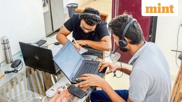 Record computer sales in 2025 showcase users replacing outdated laptops from the pandemic period.