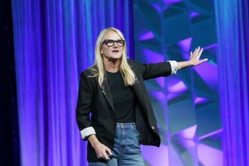 Mel Robbins emphasizes feeling stuck is not a personal failure for individuals over 40.