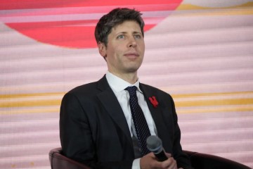 Sam Altman emphasizes the significant energy consumption of humans in recent environmental discussions.