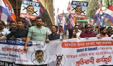 Political activists peacefully demonstrate outside Congress headquarters, raising concerns about police impartiality.