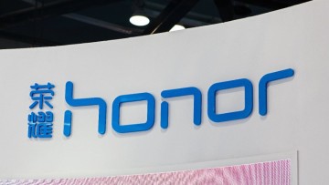 Honor introduces their inaugural humanoid robot designed specifically for consumer service applications.