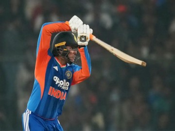 India's cricket team aims for T20 World Cup semifinals, focusing on Suryakumar Yadav's performance.