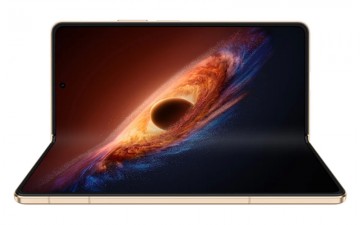 Honor showcases innovative robot-like phone and diverse products at Mobile World Congress event.