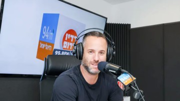 Israeli media personality Yotam Zimri captivates audiences with his unique satirical perspective weekly.