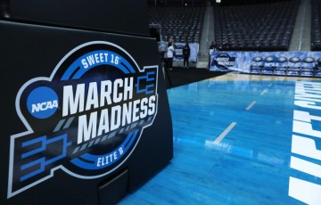 Exploring the potential of AI in predicting March Madness bracket outcomes for success.
