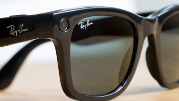Understanding the best practices for wearing smart glasses in various public settings is essential.