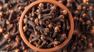 Discovering the remarkable benefits of clove water for immunity and overall wellness today.
