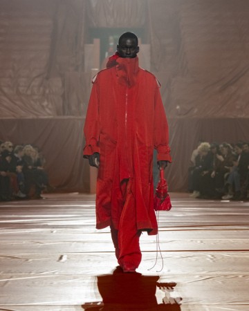 Lacoste presents a stylish collection, celebrating its sporting heritage for Fall/Winter 2026.