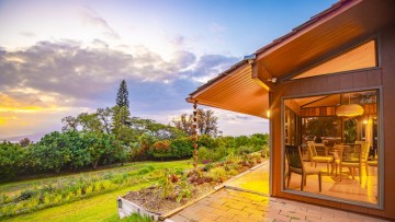 Discover six stunning homes located in breathtaking locations across the beautiful islands of Hawaii.