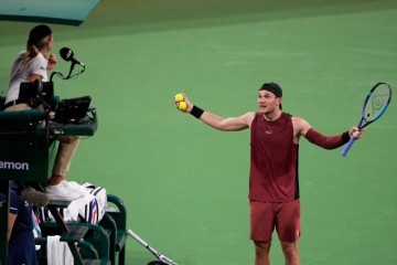 Jack Draper faces contentious VAR decision during Indian Wells title defense against Medvedev.