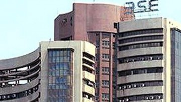 Top-10 Indian companies experience significant market valuation decline, impacting SBI and HDFC Bank.