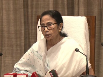 Mamata Banerjee Criticizes Election Commission and BJP for Transferring 50 Senior Officials Before West Bengal