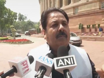 Congress MP Rajeev Shukla demands reduction in excise duty on fuel from the government