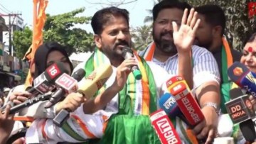 Vijayan is shadow of Modi, says Telangana CM in Kerala poll campaign
