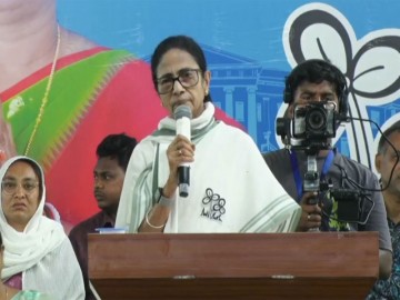 Mamata Banerjee Calls for Unity Against BJP to Ensure Peaceful Living Over Next Five Years.