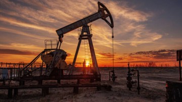 Oil prices climb as Hormuz stays shut ahead of Trump deadline