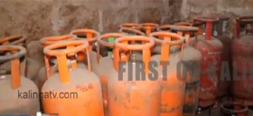 Bhubaneswar: Illegal hoarding of LPG gas cylinders found in timber depot, watch