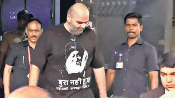 Kamra appears before panel, refuses to apologise for satire on Shinde