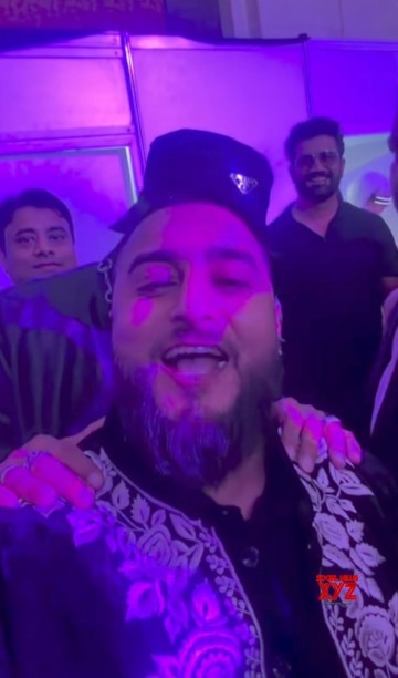 Ranveer Singh recreates Aari Aari Aari magic with Khan Saab