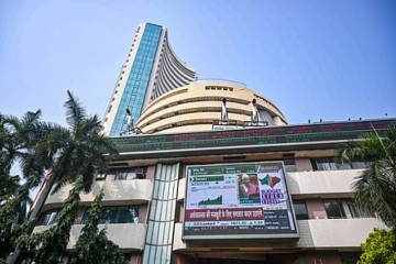 Markets rebound in early trade on banking stocks, global cues positive