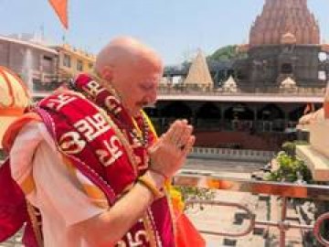 Today, the soul felt a unique sense of peace..., says Anupam Kher as he visits Mahakaleshwar Temple