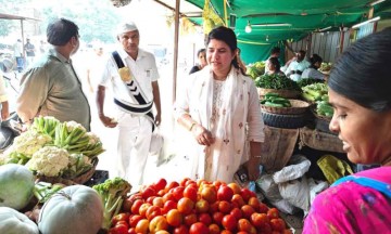 Collector conducts surprise inspection of Rythu Bazaar