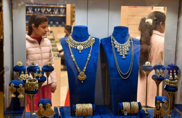 Gold, silver rise up to 2 pc amid US-Iran ceasefire extension