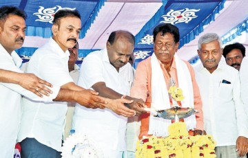 Karnataka govt hiding health updates of Sudhakar to misuse his thumb impression: HDK