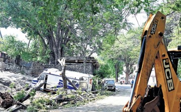 Bowring Hospital wall collapse: Remove dangerous structures, trees, Dy CM Shivakumar tells GBA officials