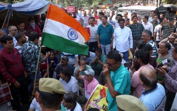 Kashmiri Pandits protest against NFSA integration, minor scuffle with police