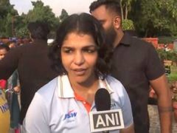 I request PM, Sports Minister, WFI to take trial of Vinesh: Sakshi Malik backs Vinesh Phogat