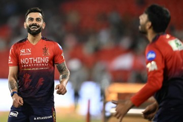 Kohli senses end after roaring back to form with IPL century