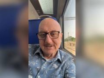Anupam Kher supports PM Modi's resource conservation push, travels Jaipur to Delhi by train