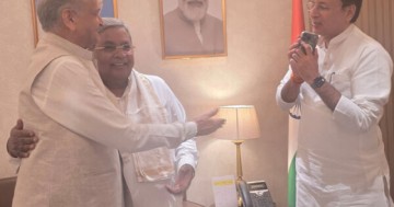 Outgoing Karnataka CM Siddaramaiah meets Ashok Gehlot in Jaipur after resignation