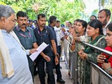 Outgoing Karnataka CM Siddaramaiah reviews public complaints at Kaveri residence