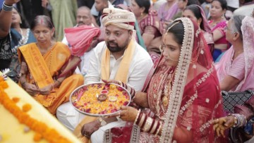 Chhattisgarh: BJP MLA Dipesh Sahu Marries Under Govt Scheme; Bullock-Cart Procession Draws Attention In Bemetara