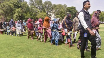Ahmedabad police apprehend 166 Bangladeshis for illegal stay
