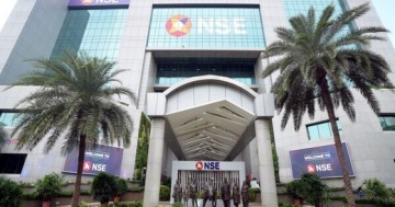 Indian markets extend losses amid FII selling, elevated crude oil prices; Sensex falls 443 points