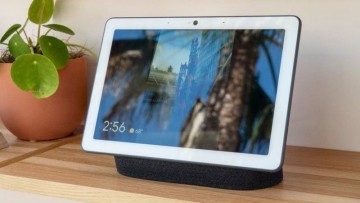 Your Google smart display is finally learning how to hold a real conversation