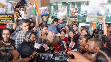 Acharya Prashant returns home after addressing UK Parliament, Oxford and Cambridge; accorded grand welcome in Delhi