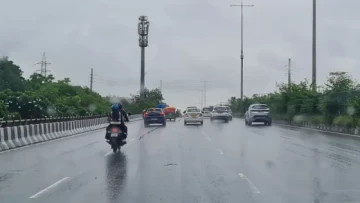 Delhi Weather: Light Rain, Winds Bring Down Mercury; Noida, Ghaziabad See Overcast Skies